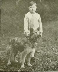 jeune-presentateur-farou-berger-des-pyrenees-18-mois-et-guy-1917.jpg